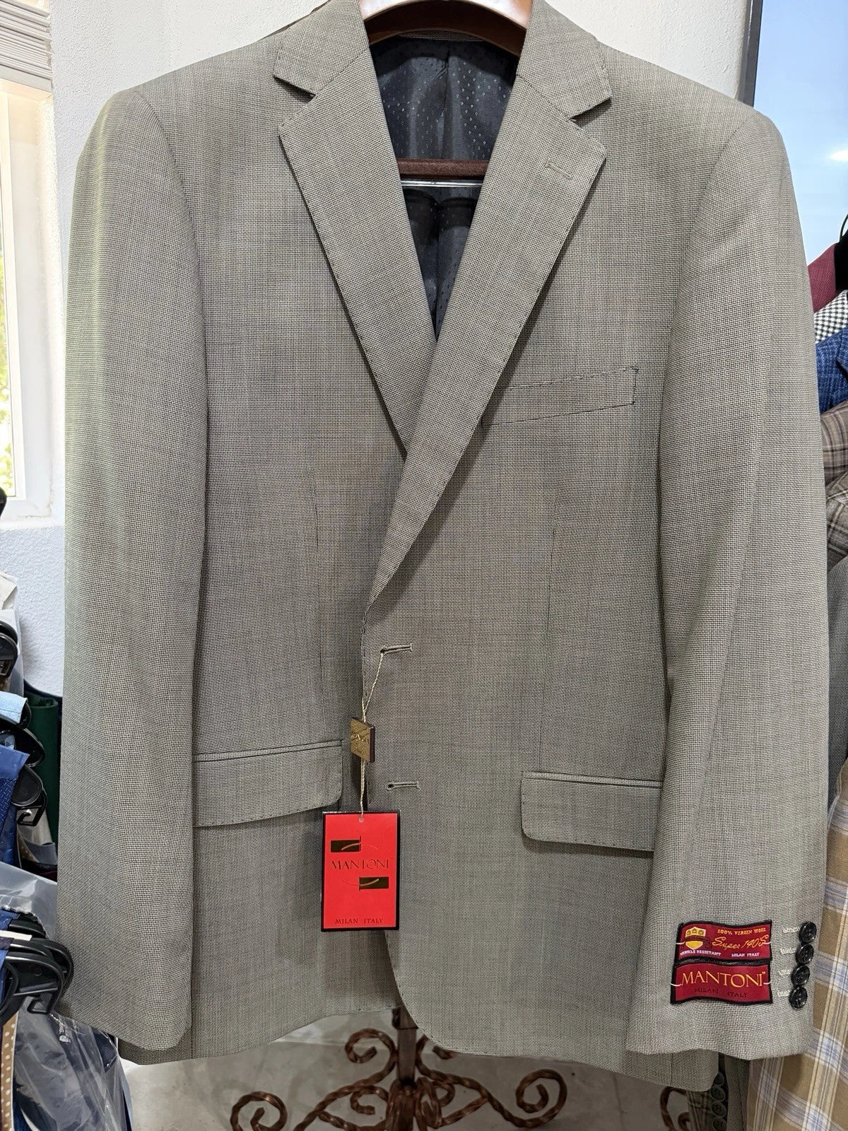 Mantoni 2 Button Vent 42R Sport Coat Classic Fit Superfine in Light Taupe